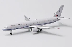 B757 ROYAL NEW ZEALAND AIR FORCE REG: NZ7572 WITH ANTENNA - JCWINGS JC4468 1/400 - Picture 1 of 12