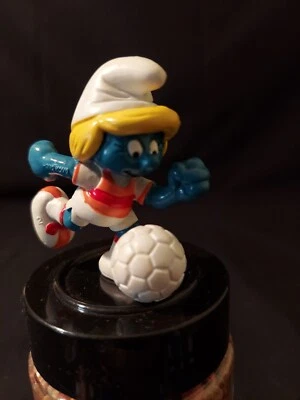 Smurfs 20163 Smurfette Soccer Smurf Vintage Figure Toy PVC Figurine - Image 1 of 4