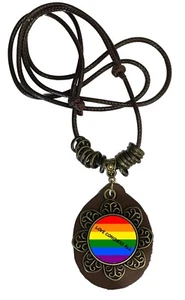 LGBTQ+ Love Conquers Todo Arco Iris Expandible Eva Colgante Collar en Bolsa de Regalo - Imagen 1 de 11