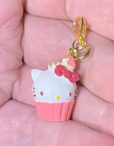 3D Hello Kitty Cupcake Charm Zipper Pull & Keychain Add On Clip!! - Picture 1 of 14