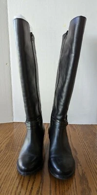 Botas negras Matisse para mujer con detalles metálicos en el tobillo, cremallera talla: 7 1/2 M-WC Foto 1 de 4