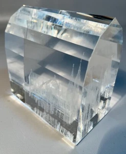 Crystal Paperweight Or Doorstop With Lazer Etched Notre Dame Cathedral Inside - Picture 1 of 6