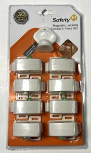 Safety 1st Magnetic Locking System Starter Set | 8 Locks & 1 Key | HS133 | White - Picture 1 of 4