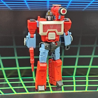 Полная фигурка Transformers Studio Series 86-11 Perceptor Deluxe Class 2022 - Изображение 1 из 4