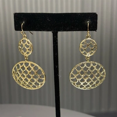 Pendientes Monet para mujer tono dorado colgante celosía níquel gancho libre declaración Foto 1 de 4