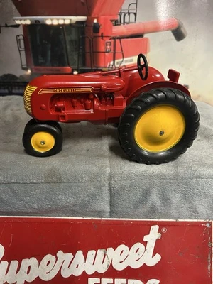 Tractor fundido Cockshutt de Advanced Products juguete agrícola de colección Foto 1 de 4