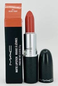 Rossetto opaco MAC - 617 ORSACCHIOTTO DI VELLUTO - 0,10 once/3 g - Foto 1 di 3