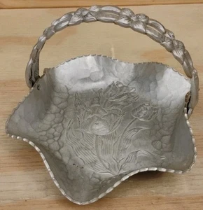 "Cesta de aluminio martillada forjada a mano Rodney Kent Silver Co. mango de flor 5""" - Imagen 1 de 10