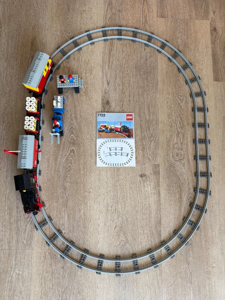 Lego 7722 Vintage Steam Train Set - 100% COMPLETE GREAT CONDITION - Image 1 of 4
