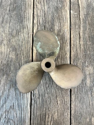 Hélice de barco vintage de latón de 3 palas - pequeña hélice de barco de 6 3/4" de Michigan Foto 1 de 4