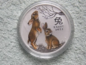 Conejo Australian Silver Lunar Series III 2023 coloreado (1 oz de rollos) - Imagen 1 de 2