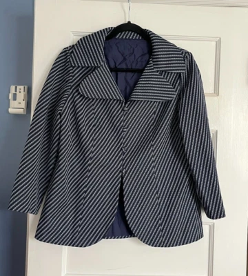 VINTAGE WOMEN'S NAVY BLUE WHITE STRIPED BLAZER UNBRANDED LINED GREAT COLLAR EUC - Image 1 of 4