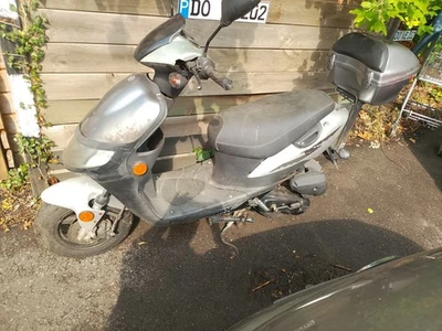 Roller Sachs 50  ccm. Bj 2014  Funktioniert. Erst 6980 Km. Top case - Bild 1 von 4