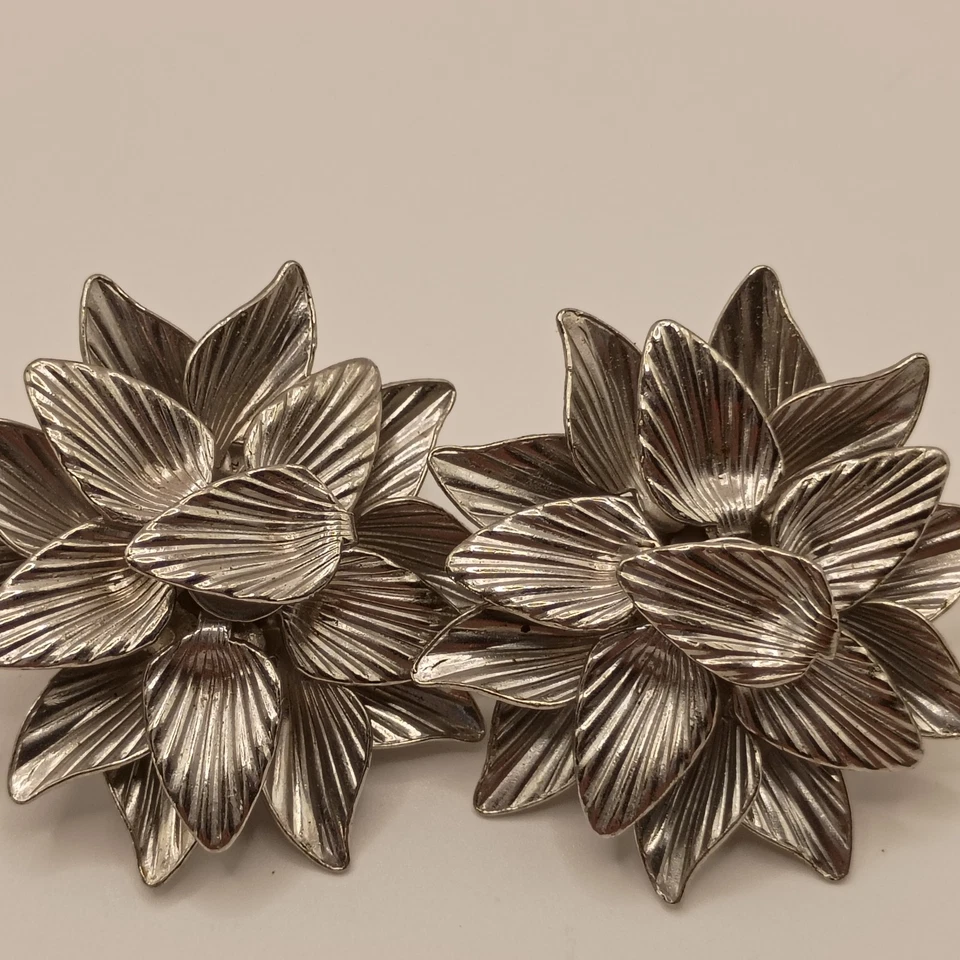 Vintage Flower Earrings Silver Tone Clip On Statement Signed STAR - Image 1 of 4