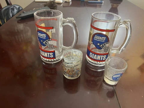 New York Giant’s 2 beer mugs and 2 shot glasses Cover