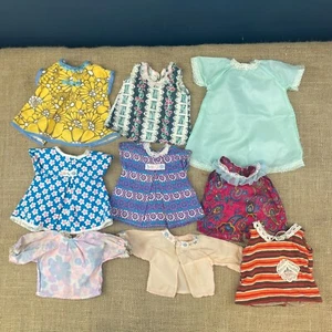 9 X MUÑECA BEBÉ VINTAGE AÑOS 60/70 ROPA CONJUNTO CARDIGAN VESTIDOS TOPS MUÑECAS DOLLY - Imagen 1 de 14