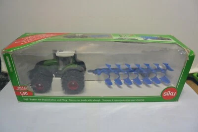 Siku 1:50 DieCast car Fendt 936 Tractor With Double Mature and Plough # 1955 - Image 1 of 4