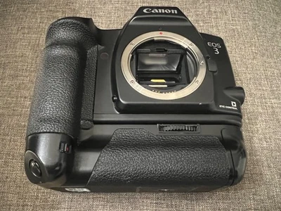 Cámara fotográfica Canon EOS-3 35 mm SLR con empuñadura eléctrica usada, solo cuerpo Foto 1 de 4