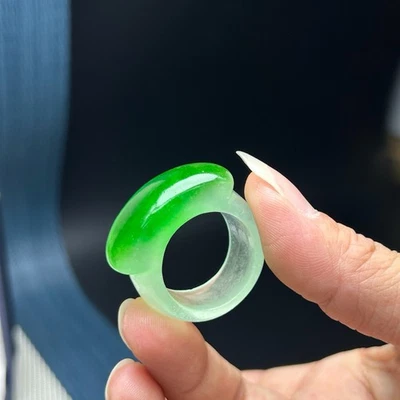 Anillo de silla de montar vintage de jadeíta verde helado natural y blanco talla 21 mm Foto 1 de 4