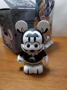NEU Disney Vinylmation: Classic Collection Clarabelle Kuh, Box und Folie enthalten - Bild 1 von 3