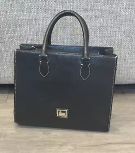 Borsa a tracolla Dooney & Bourke usata Belmar Janine nera Janine senza cinturino - Foto 1 di 12