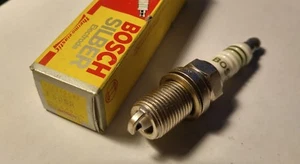 NEW VINTAGE BOSCH SPARK PLUG SPARKPLUG 0241240585 F6DSR - Bild 1 von 3