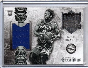 JERSEY USADA JAHIL OKAFUR 2015-16 PANINI EXCALIBUR JUEGO ESCOLAR DE VUELO ~ NOVATO - Imagen 1 de 1