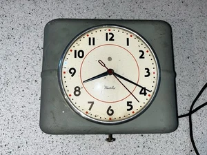 Vintage 1940’s Westclox Belfast Metal Kitchen Wall Clock-Electric Retro - Picture 1 of 5