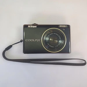 Nikon COOLPIX Black 12MP Compact Digital Camera with 5x Zoom Used - Picture 1 of 11