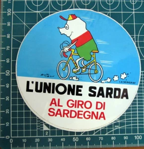 L'Unione Sarda al giro di Sardegna ADESIVO STICKER VINTAGE NEW ORIGINAL - Imagen 1 de 2