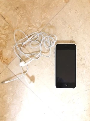 Apple iPhone 5c - 16GB - White (Unlocked) A1532 (GSM) - Image 1 of 4