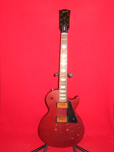 Gibson 2009 USA Cherry Les Paul Studio mogano corpo e collo sbiaditi - Foto 1 di 9
