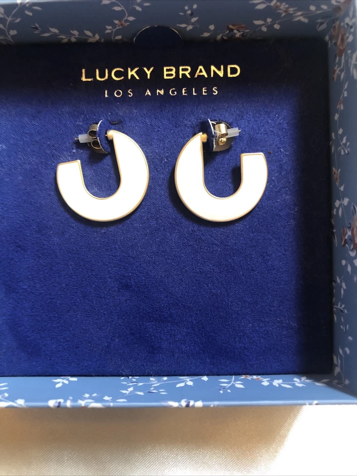 Brincos de argola plana em forma de U tom dourado e esmalte branco Lucky Brand novo na caixa - Imagem 1 de 4