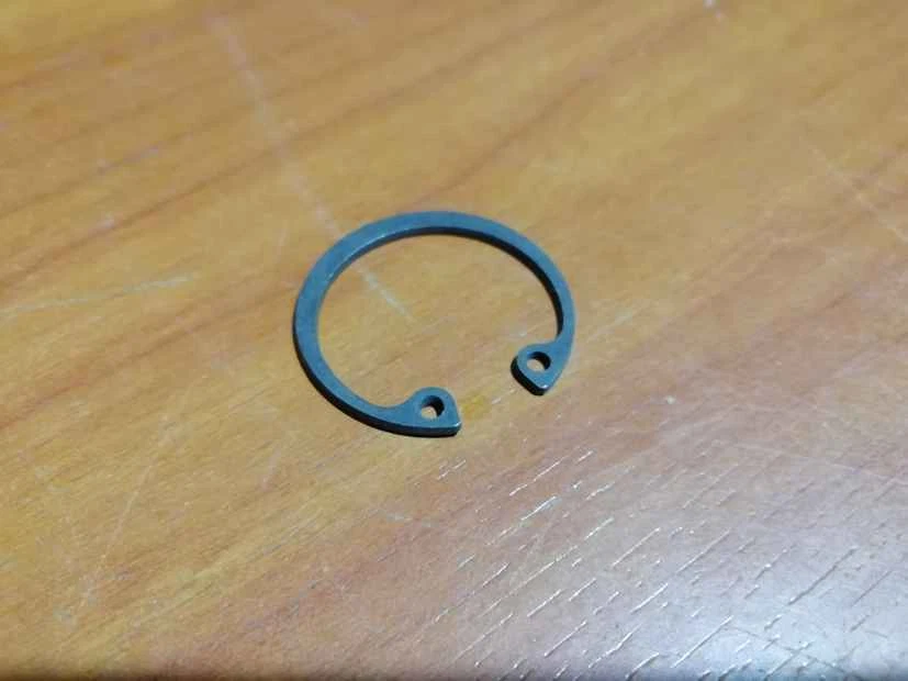GIACENZA MAGAZZINO ANELLO ELASTICO DADO VOLANO PIAGGIO VESPA 50 90  000674 - Immagine 1 di 1