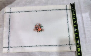 Vtg Hand Embroidery Placemats With Flowers In A Basket.Set Of 4 - Picture 1 of 7