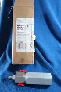 GRACO 237-062 RELIEF VALVE W.P. RANGE 1800-2300 PSI CRACK PRESS.3000 PSI - Picture 1 of 8