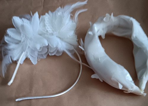 OFF WHITE Nuovo 2x Copricapo crema pallido bianco sporco 1x stile a fascia 1x Fasinator