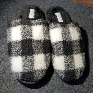 Womens slippers Size 6 Black And White - Picture 1 of 4
