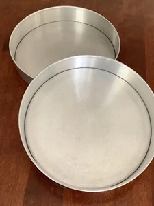 2 Vtg MIRRO 5398M Finest Aluminum Layer 9" Cake Pans Removable Bottoms ~ USA - Picture 1 of 7