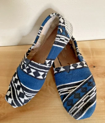 Zapatos planos forrados de piel sintética a rayas Toms 11 Southwestern para mujer verde azulado negro Foto 1 de 4