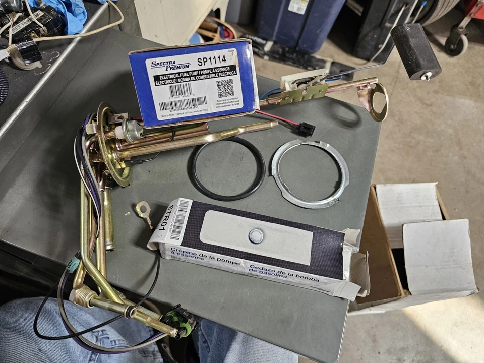 Módulo de bomba de combustible 1988-1995 Chevy GMC C/K 1500 2500 3500 camioneta V6 unidad de envío Foto 1 de 4