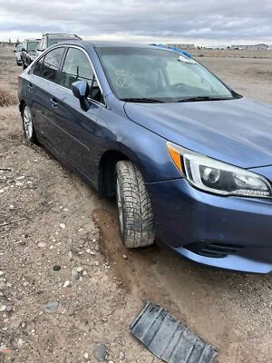 Pinza de freno de disco delantera derecha usada se adapta a: Subaru Legacy 2015 delantera 2,5 L SDN delantera Foto 1 de 4