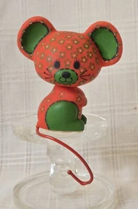 Vintage Hallmark Calico Maus Weihnachten Strumpf Halter Metall Aufhänger 1977 EUC  - Bild 1 von 10