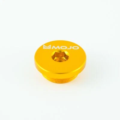 Enchufe de motor MOJO Suzuki - CNC Billet aluminio anodizado | MOJO-SUZ-BEP1 Foto 1 de 2