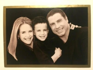 JOHN TRAVOLTA Urlaubs-Grußkarte von DIE TRAVOLTA-FAMILIE - Bild 1 von 4