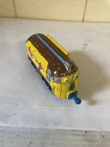 Chuggington Treno Motore Mtambo Giallo Gelato Tettoia Mobile Diecast 2010 - Foto 1 di 6