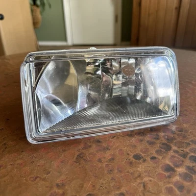 Conjunto de luz antiniebla derecha para Chevrolet Suburban 1500 TYC 19-5899R 2007-14 Foto 1 de 4