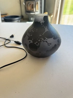 "Lámpara de mesa de vidrio esmerilado IKEA Koppar gris oscuro gota de lluvia 9"" Amelia Chong retirada" Foto 1 de 4