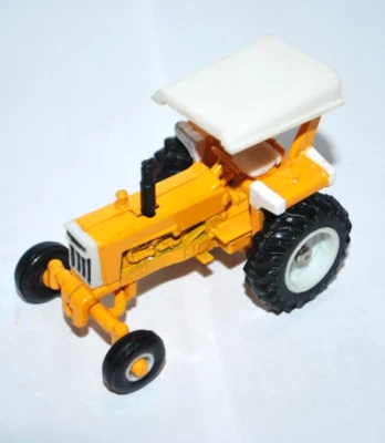 Trator dianteiro largo Minneapolis Moline G 750 com dossel escala 1/64 fundido - Imagem 1 de 4