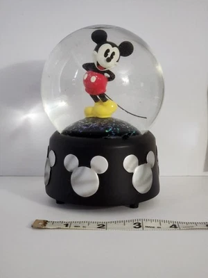 Disney Enesco Mickey Mouse Cuerda Musical Globo de Nieve Mickey Mouse Canción de Marcha Foto 1 de 4
